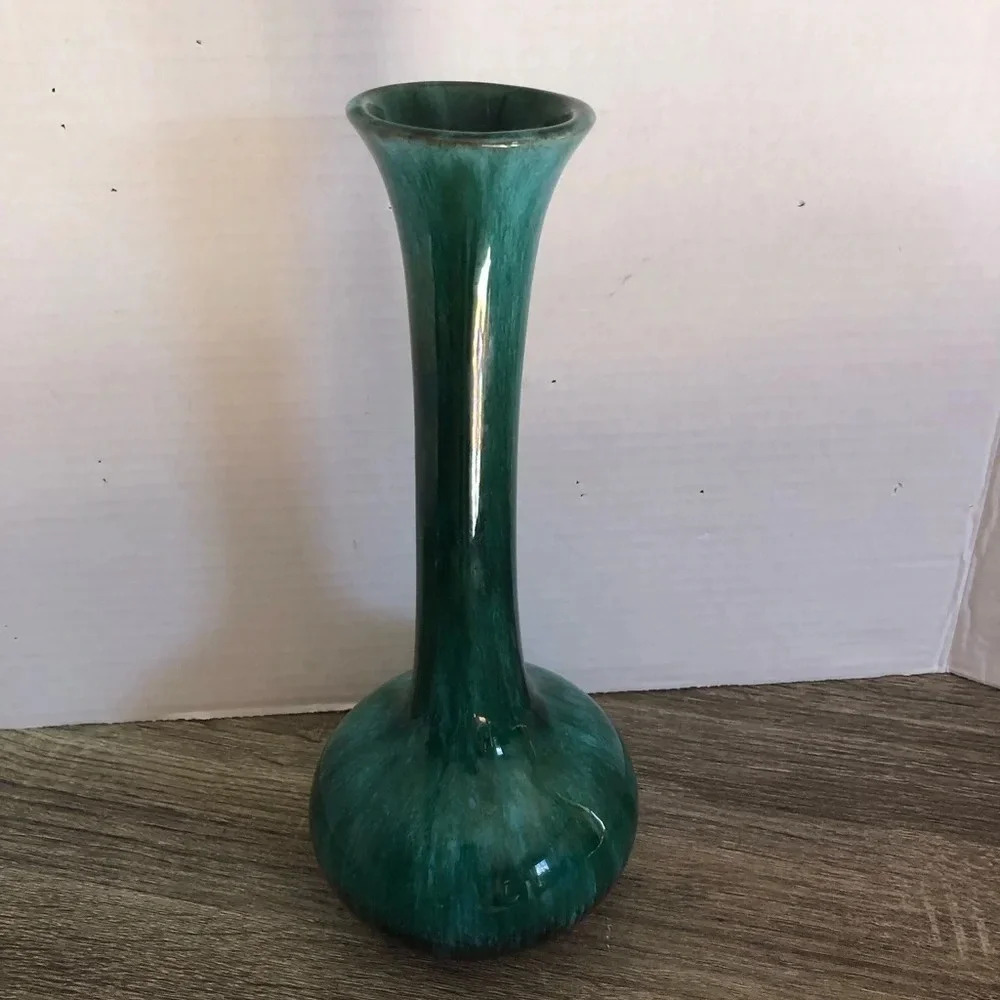 Vtg Blue Mountain Pottery 11” Vase